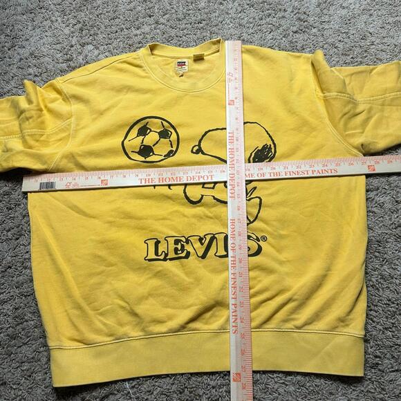 Levi’s Peanuts Snoopy Men Large L Soccer Yellow Sweater Pullover World Cup FIFA - Picture 6 of 8